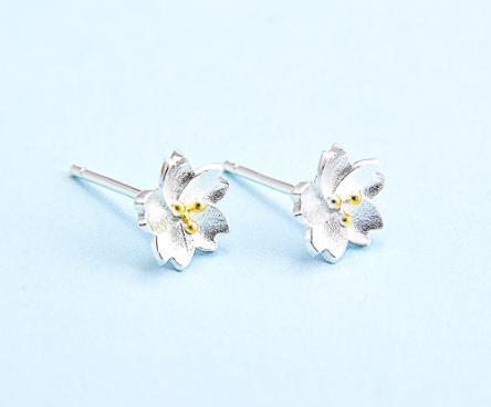 Pure White Jasmine 925 Sterling Silber vergoldete süße Damenohrringe