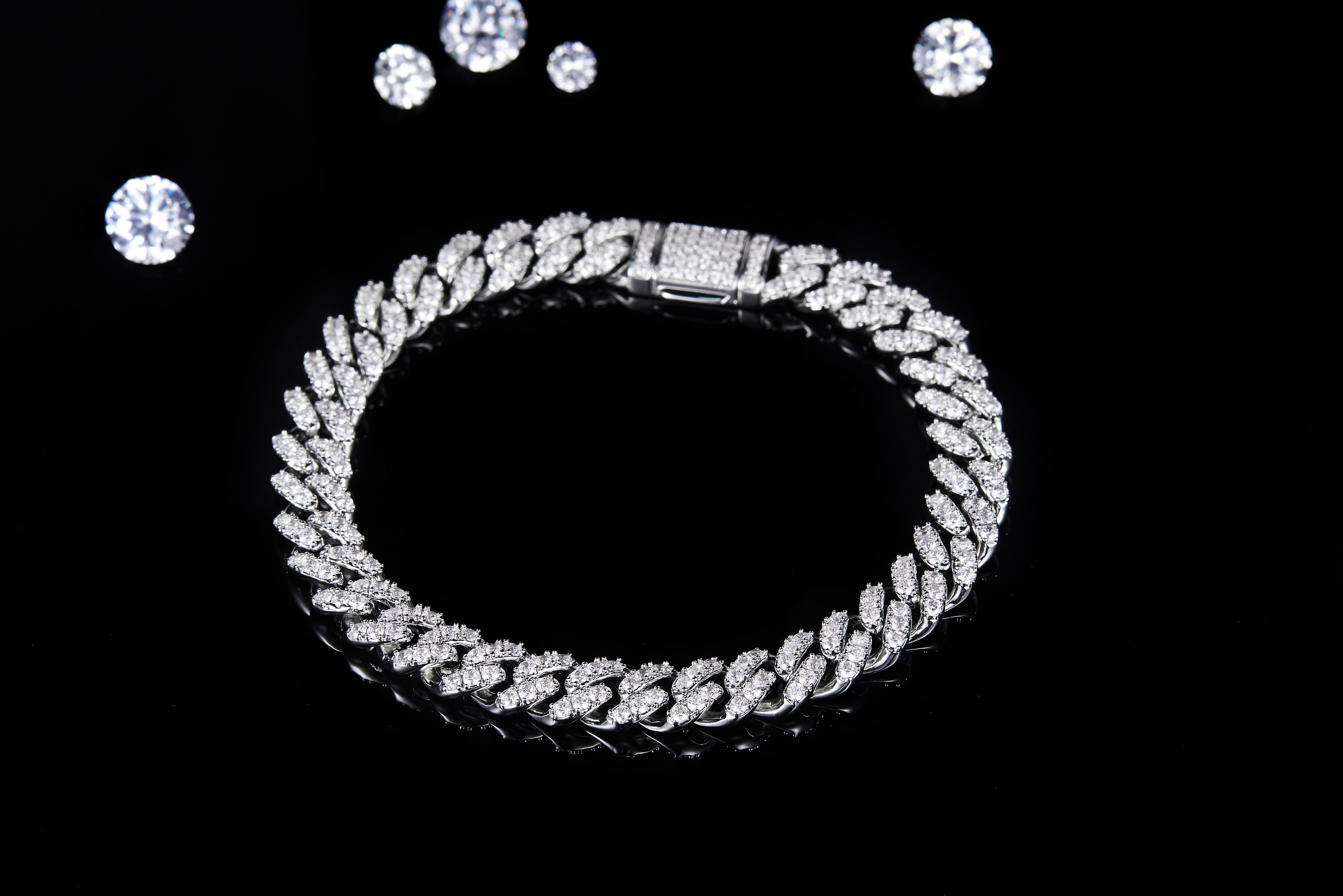 Twining Design Glänzendes Moissanite-Armband