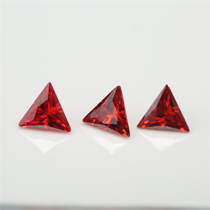 5A Bright Red Herstellung Großhandel Dreieck Zirkonia für Schmuck